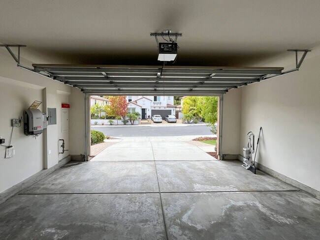 Building Photo - 5bd/3ba, 3969 sq ft Home in Gated Community in Vista!