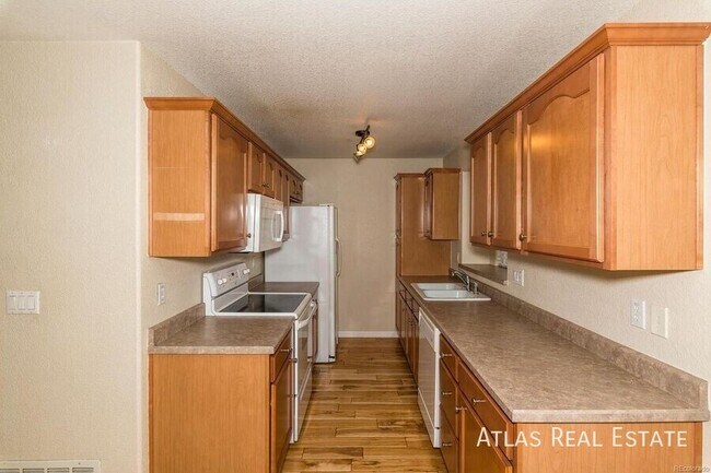 Building Photo - 9539 E Iowa Cir