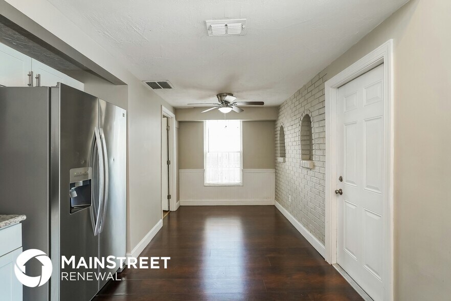 Building Photo - 3452 Brookfield Dr