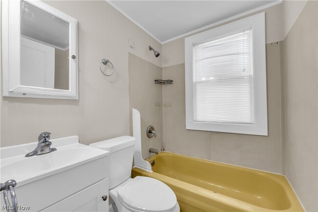 Building Photo - 9609 Sladden Ave