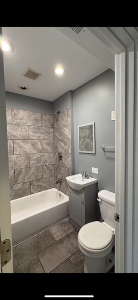 Bathroom - 3313 W 38th Pl