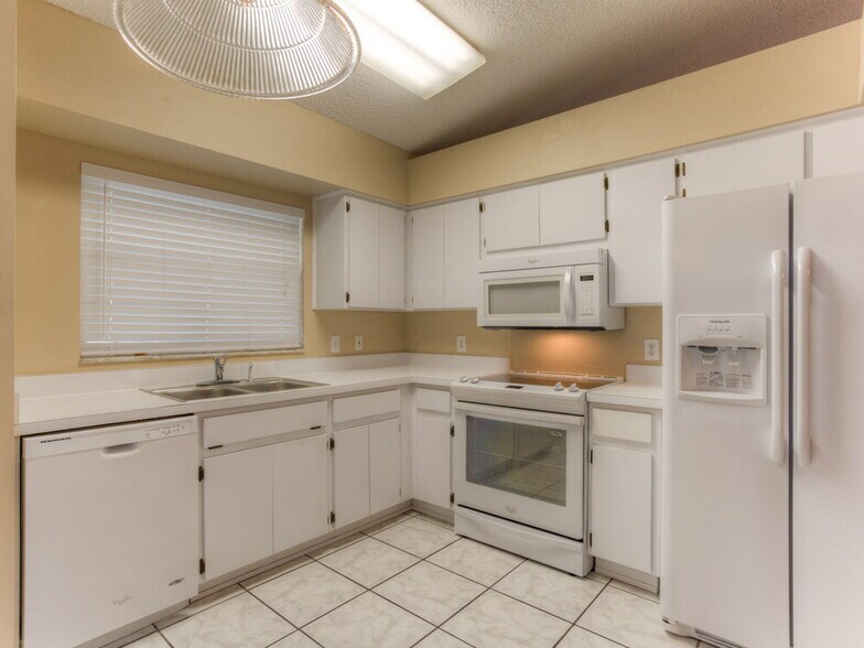 Building Photo - 1724 Elk Spring Dr