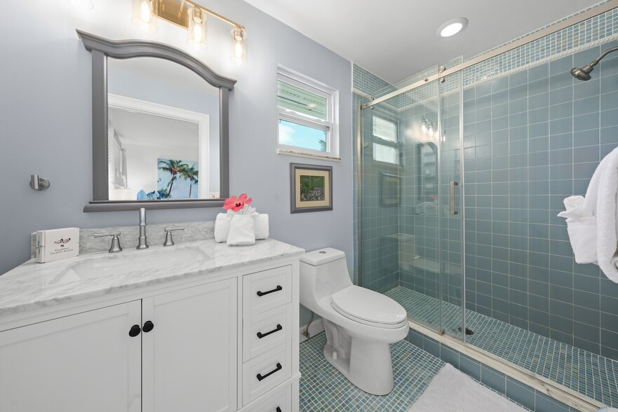 Building Photo - 6093 Henderson Rd