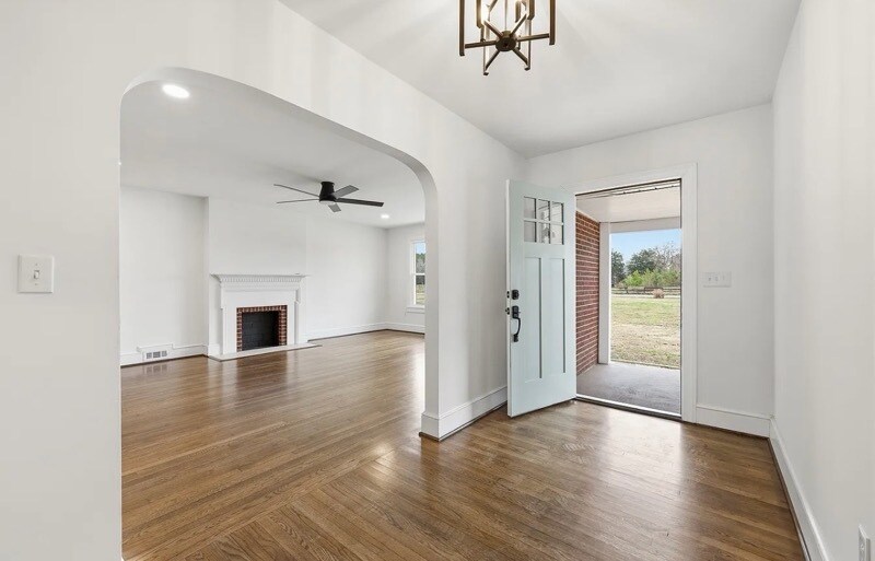 Building Photo - 8202 Vaughan Rd