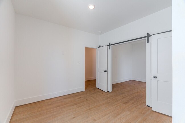 Building Photo - 7605 Victory Dr