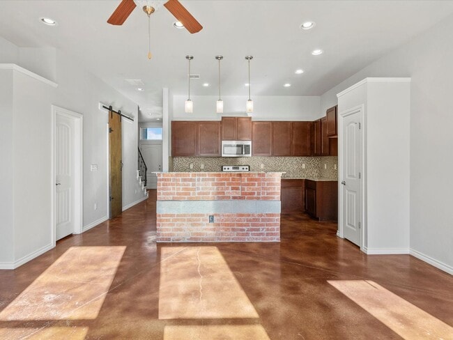 Building Photo - Move in Special! Gorgeous newer 2br 2.5ba Townhome!!