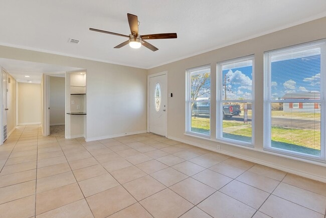 Building Photo - 3704 Travis Ave