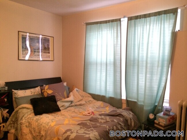 Building Photo - 107 Gordon St