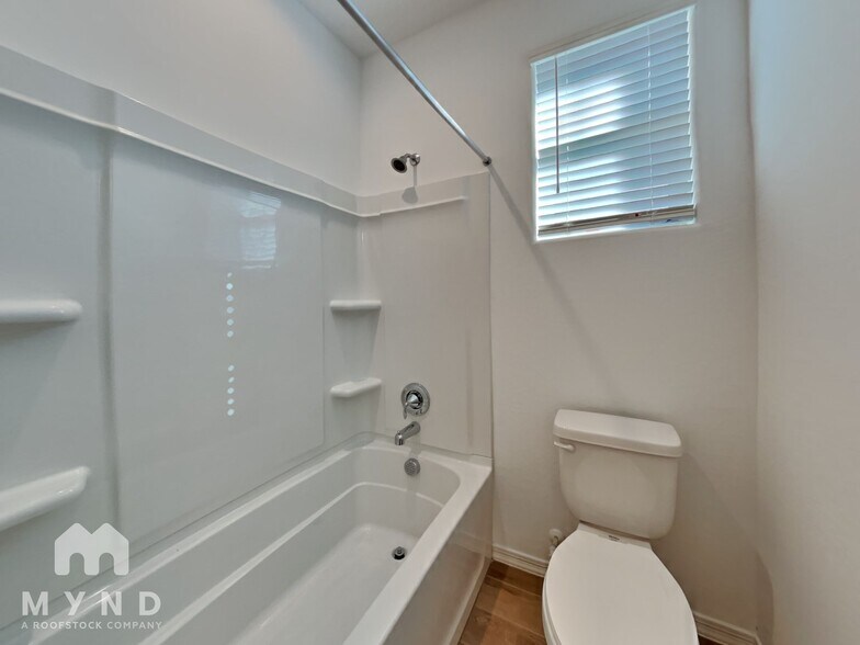 Building Photo - 9967 W Whitton Ave