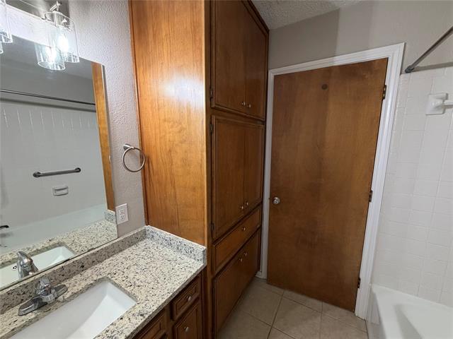 Building Photo - 815 Hilltop Dr