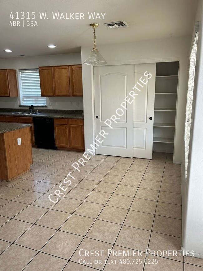 Building Photo - Spacious 4 Bedroom 3 bathrooms- Home for r...