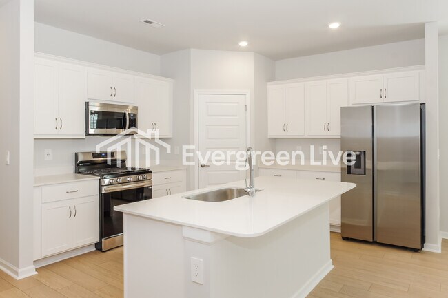 Building Photo - 14673 Mountain Strm Dr