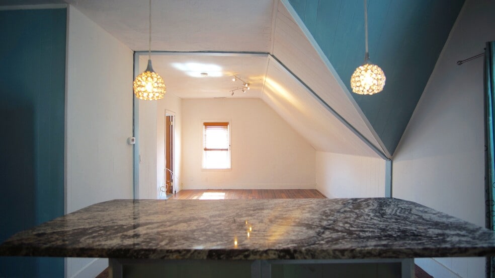 Building Photo - 48 America St