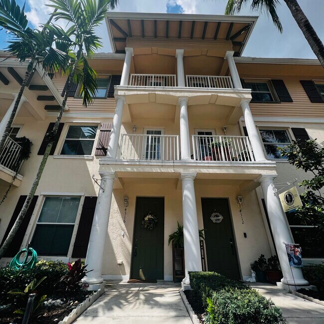 Primary Photo - 4316 Main St