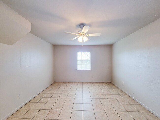 Building Photo - 17423 Ranch Country Rd