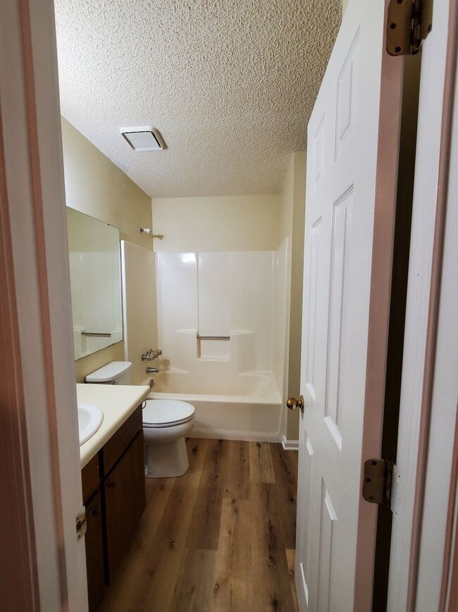 Building Photo - Charming Retreat with Wood Burning Fireplace: Your Ideal Rental Home Awaits!