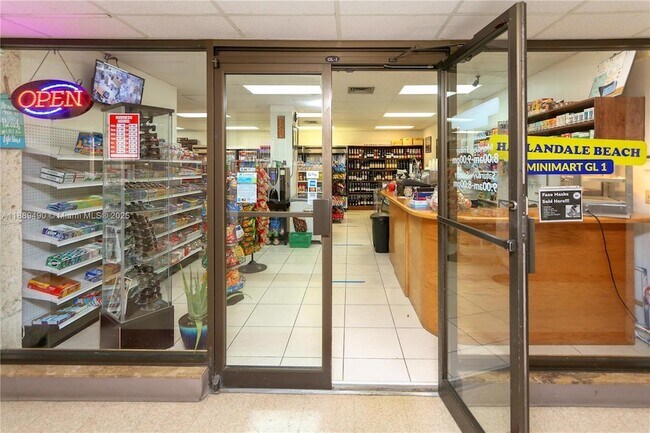 Building Photo - 1980 S Ocean Dr