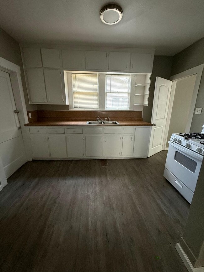 Building Photo - 2530 Pierce St