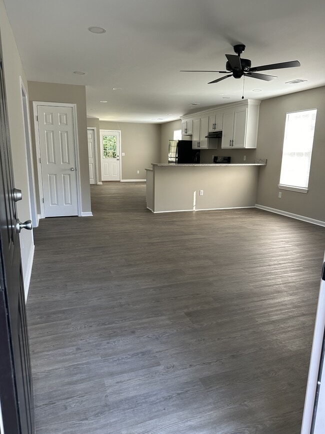 Building Photo - 305 E 22nd St