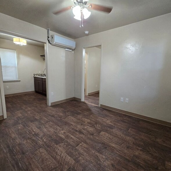 Building Photo - 307 N 9th St