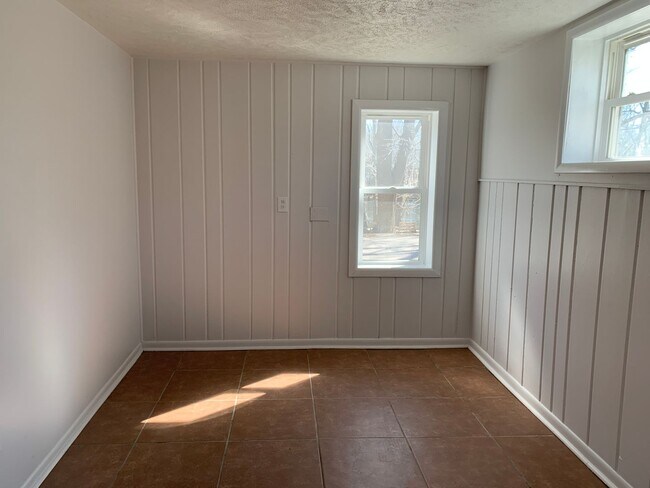 Building Photo - 2819 Clinton Rd