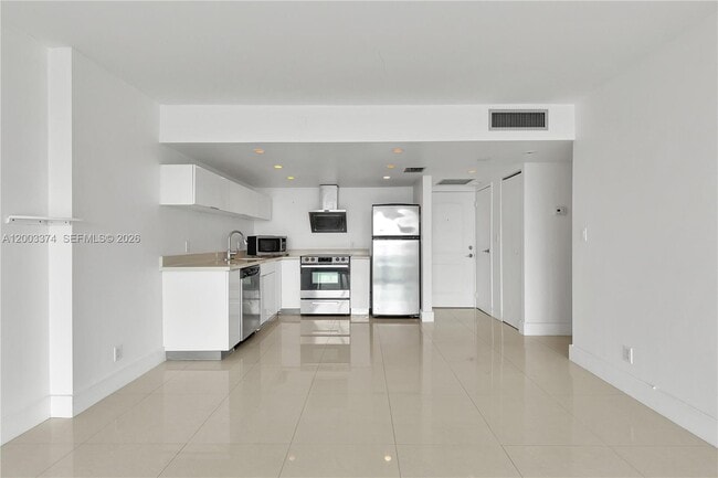 Building Photo - 100 Bayview Dr