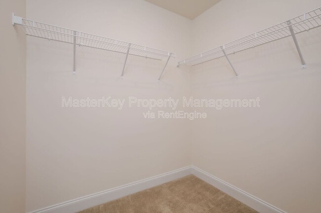 Building Photo - 22 Anastasia St