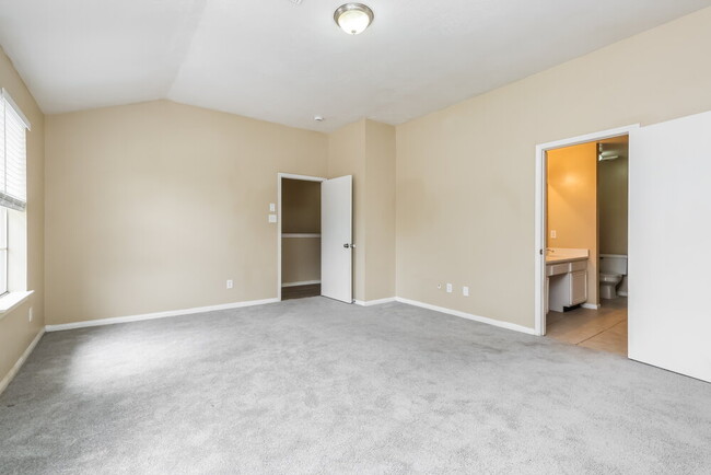 Building Photo - 3015 Cinnamon Glen Dr