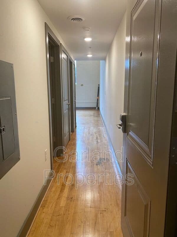 Building Photo - 821 Salem Ave SW