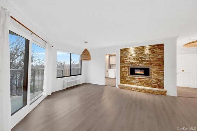 Building Photo - 500 High Point Dr