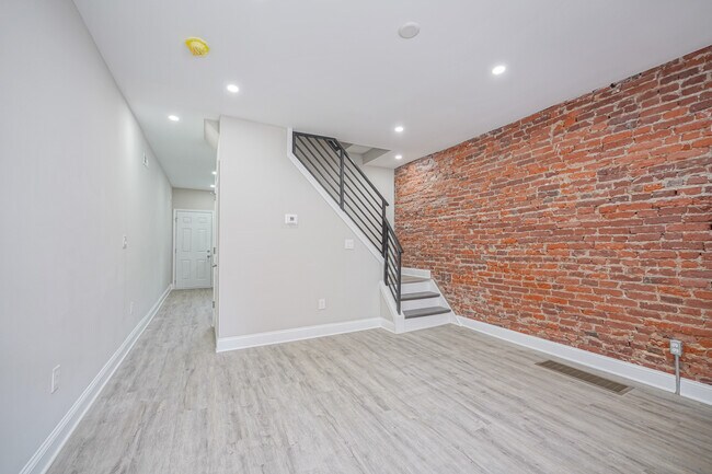 Building Photo - 1335 S Stanley St