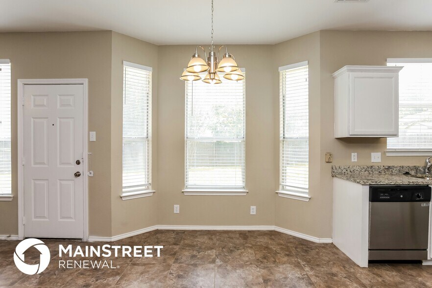 Building Photo - 8926 West Crk