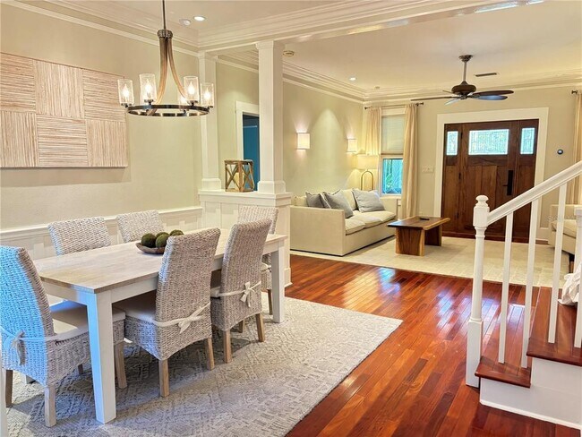 Building Photo - 324 Julia Pl