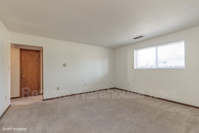 Building Photo - 1003 Parkway Dr