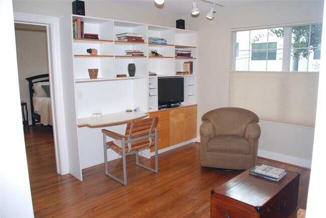Building Photo - 1718 Haddon St