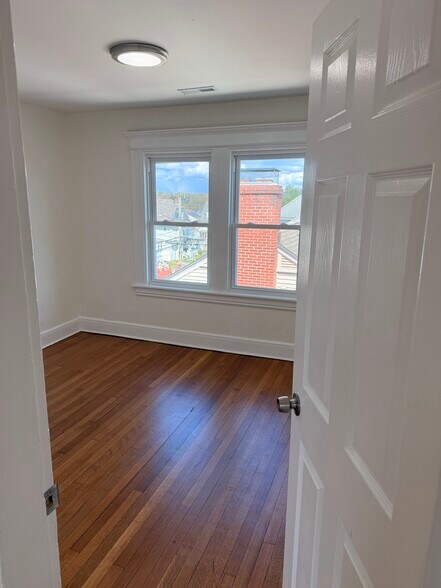 Building Photo - 173 Fairview Ave