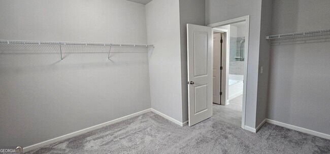 Building Photo - 352 Newshaw Dr