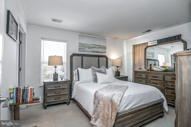 Building Photo - 1066 Gardenview Loop