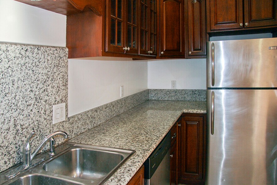 Building Photo - 6071 1/2 Pickford St