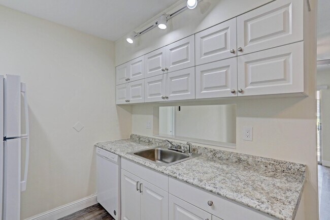 Building Photo - 6479 Chasewood Dr