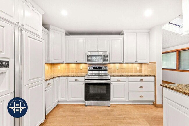 Building Photo - 15685 Brojan Dr