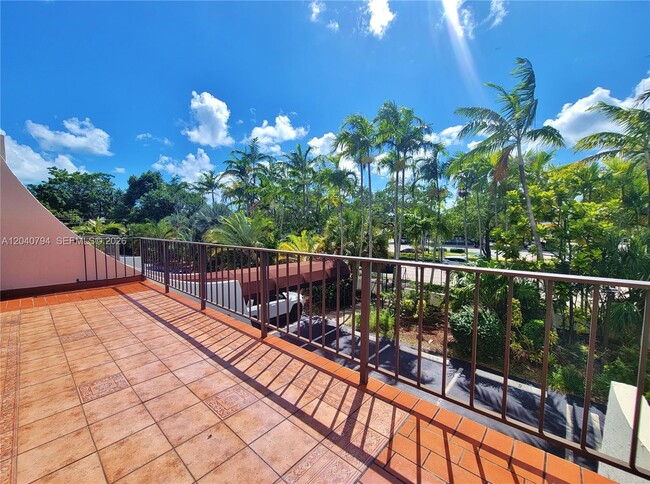 Building Photo - 77 Crandon Blvd