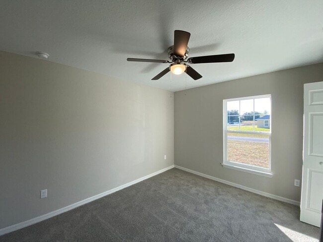 Building Photo - Custom Home - Desirable SW Ocala Neighborhood 3/2/2 **Won't Last**