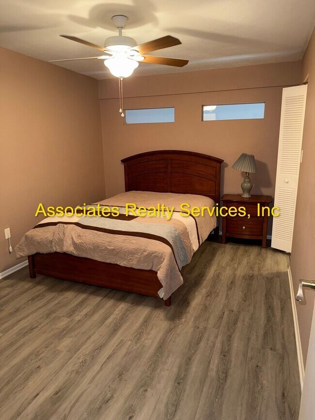 Building Photo - 2-Bedroom Condo with Dual Balconies and PO...