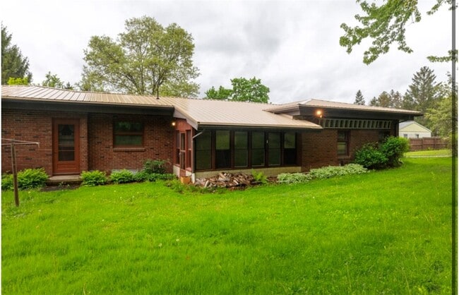 Building Photo - 120 Donovan Dr
