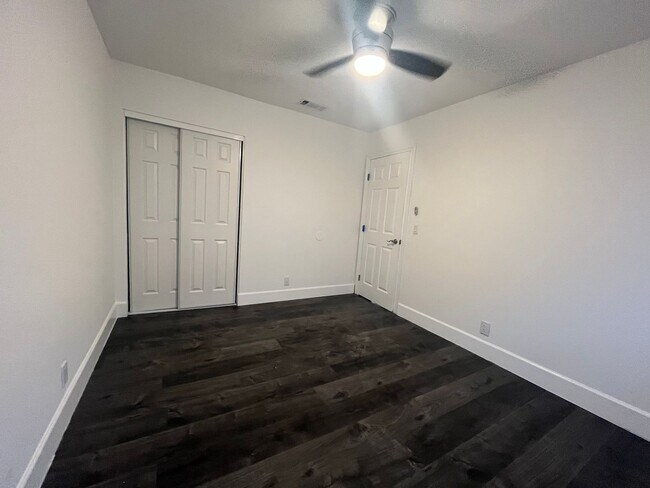 Building Photo - 004