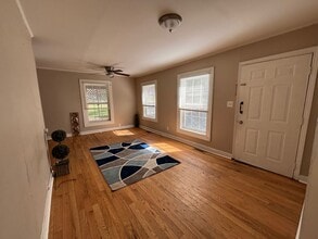 Building Photo - 3 Bed House! DEPOSIT-FREE Renting option thru OBLIGO! Deposit Alternative available.