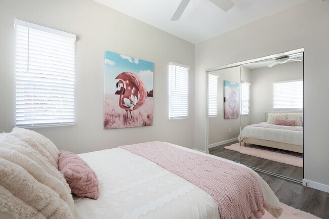 Building Photo - Spacious turfed yard!