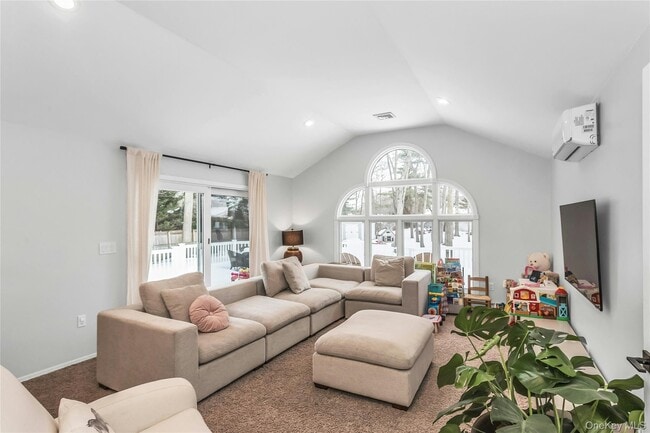 Building Photo - 88 Burton Ln