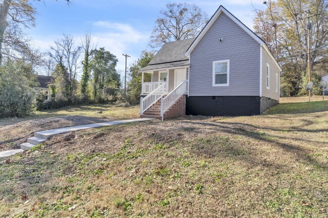 Building Photo - Cozy 2BR, 1BA Home with Spacious Yard in Downtown Anderson! ($1900/mo rent***)